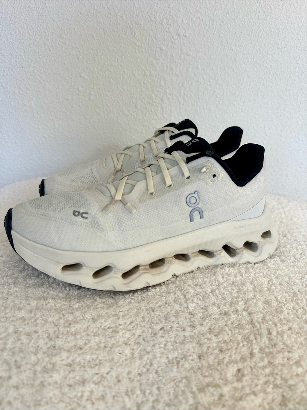 On Running White and Black Women’s Athletic Running Shoes
